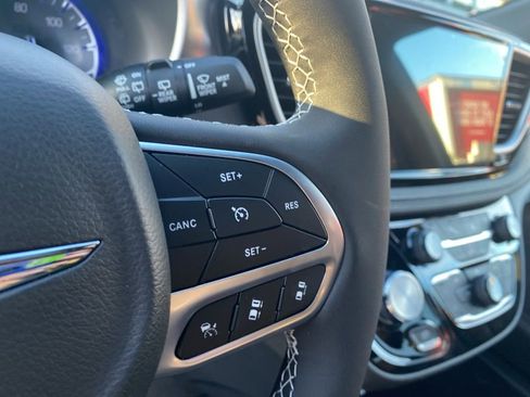 New 2026 Chrysler Pacifica Select image 27