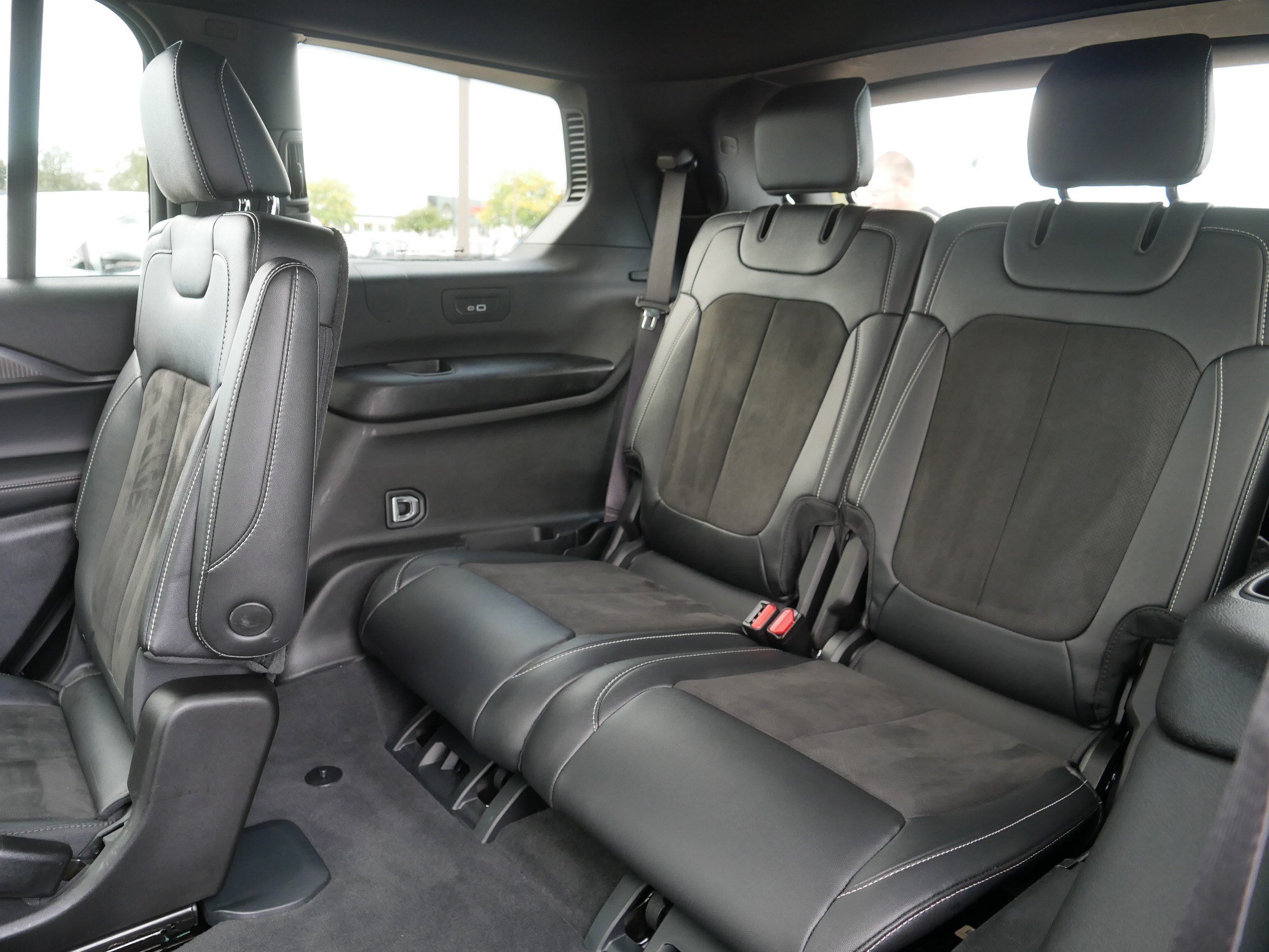 Used 2023 Jeep Grand Cherokee L Laredo AWD/4WD image 37