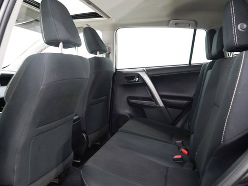 Used 2018 Toyota RAV4 XLE AWD/4WD image 19