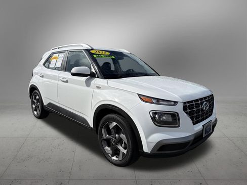 Used 2025 Hyundai Venue SEL FWD image 6