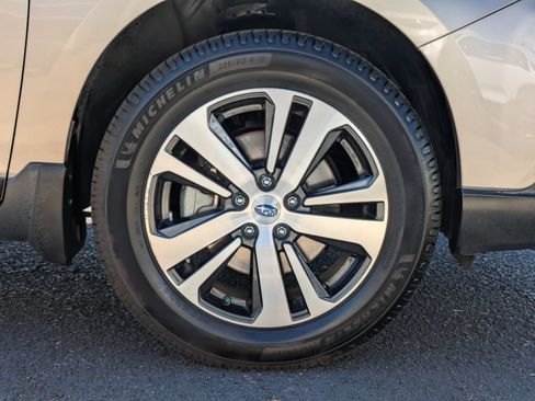 Used 2019 Subaru Outback 2.5i Limited AWD/4WD image 11