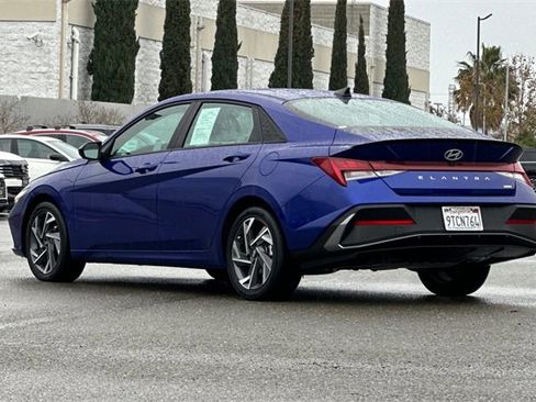 Used 2025 Hyundai Elantra SEL image 6