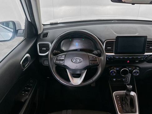 Used 2025 Hyundai Venue SEL FWD image 18