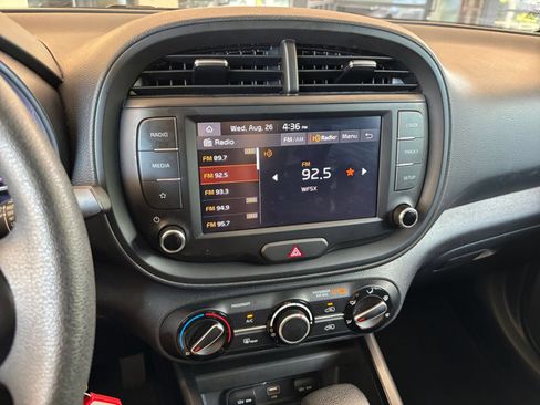Used 2025 Kia Soul LX w/ LX Technology Package FWD image 16