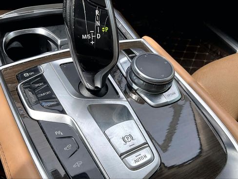 Used 2016 BMW 740i RWD image 15