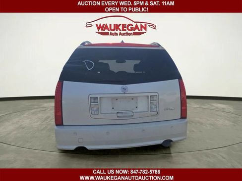 Used 2006 Cadillac SRX w/ Seating Package image 6