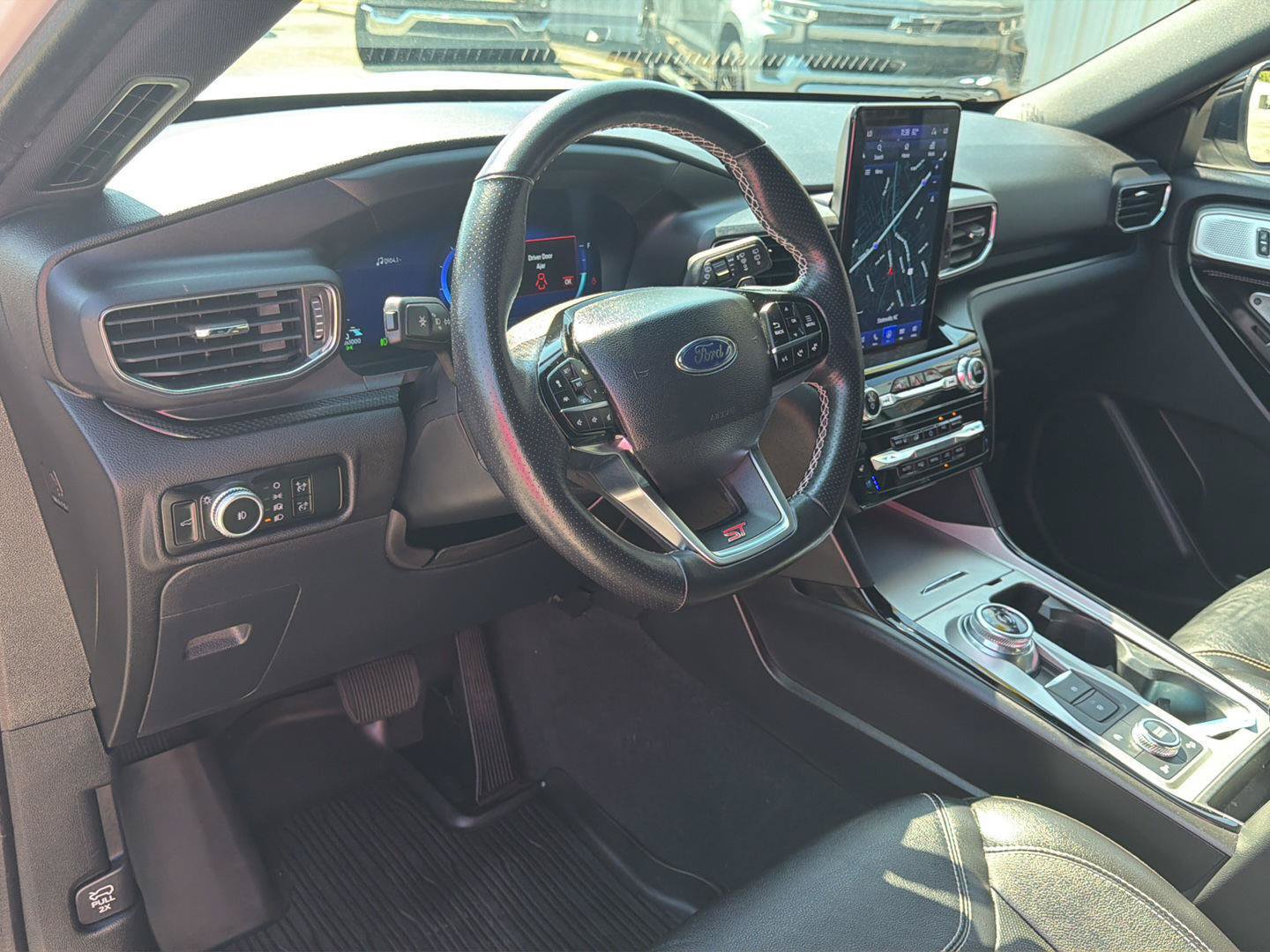 Used 2023 Ford Explorer ST w/ Equipment Group 401A AWD/4WD image 17