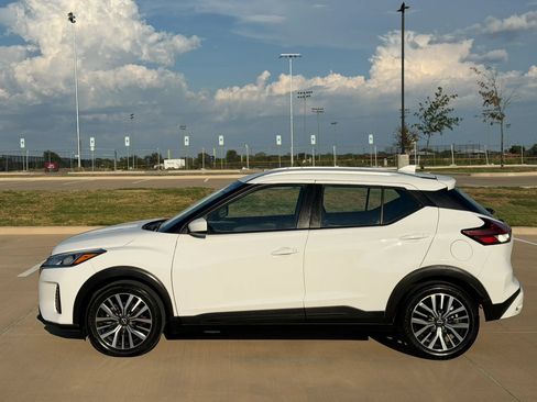 Used 2022 Nissan Kicks SV FWD image 8