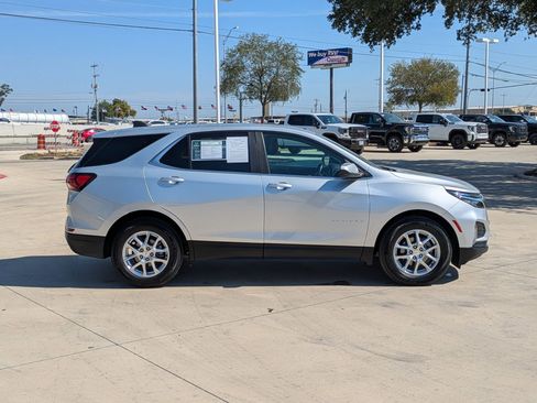 Certified 2022 Chevrolet Equinox LT image 2