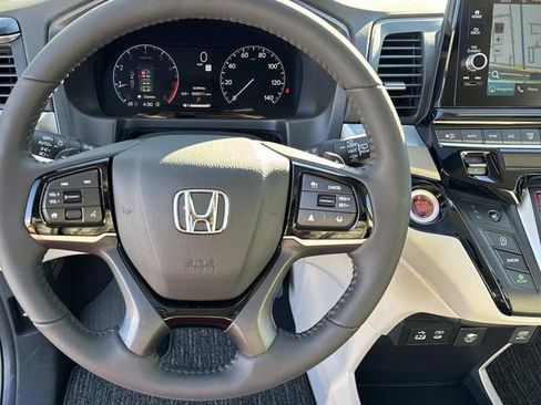 New 2026 Honda Odyssey Touring image 10