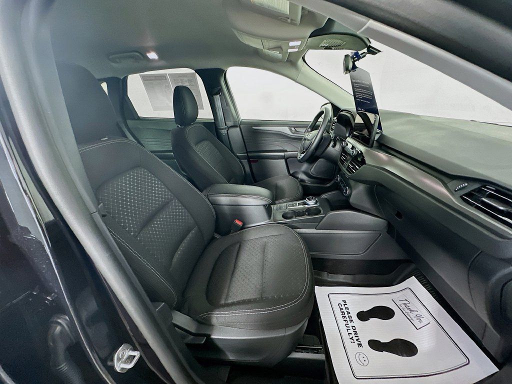 Used 2025 Ford Escape Active w/ Cold Weather Package FWD image 33
