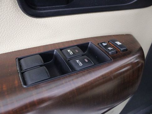 Used 2012 Toyota Sequoia Platinum image 19