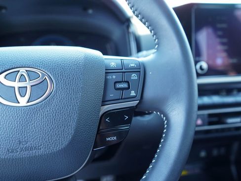 Used 2025 Toyota Camry SE w/ Convenience Package FWD image 31