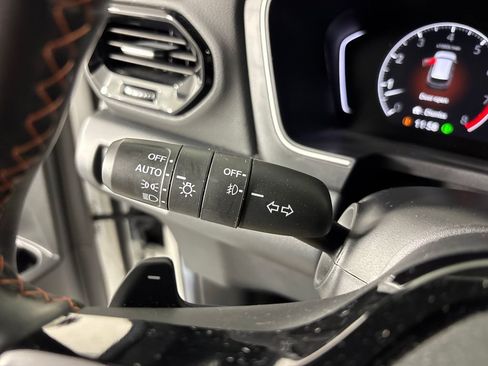 Used 2025 Honda Pilot Sport image 18