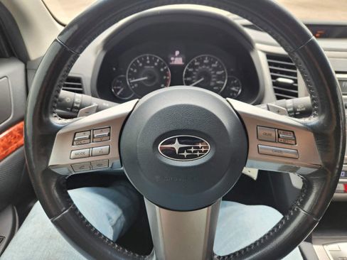 Used 2011 Subaru Outback 2.5i Limited image 22