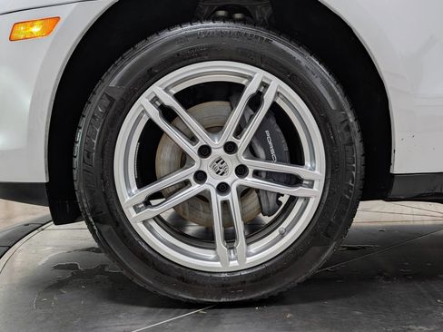 Used 2025 Porsche Macan image 12