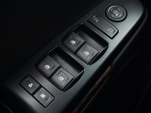 Used 2018 Chevrolet Tahoe LS w/ All-Season Package image 30