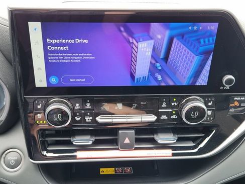 New 2026 Toyota Highlander Platinum AWD/4WD image 14