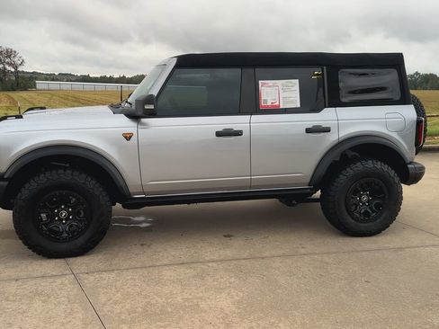 Used 2023 Ford Bronco Badlands image 4