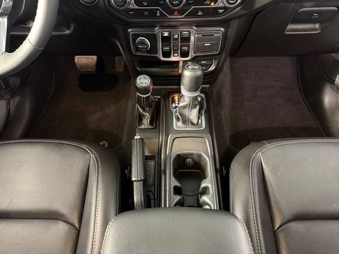 Used 2023 Jeep Wrangler Unlimited Sahara AWD/4WD image 17