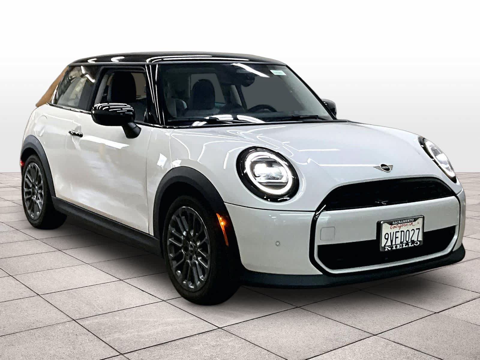Used 2025 MINI Cooper 2-Door Hardtop FWD image 2