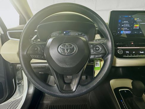 Used 2025 Toyota Corolla LE FWD image 15
