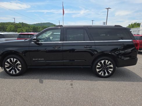Used 2025 Ford Expedition Max Platinum w/ Driver's Package AWD/4WD image 3
