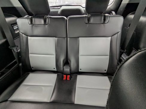 Used 2022 Ford Explorer XLT w/ Equipment Group 202A image 22