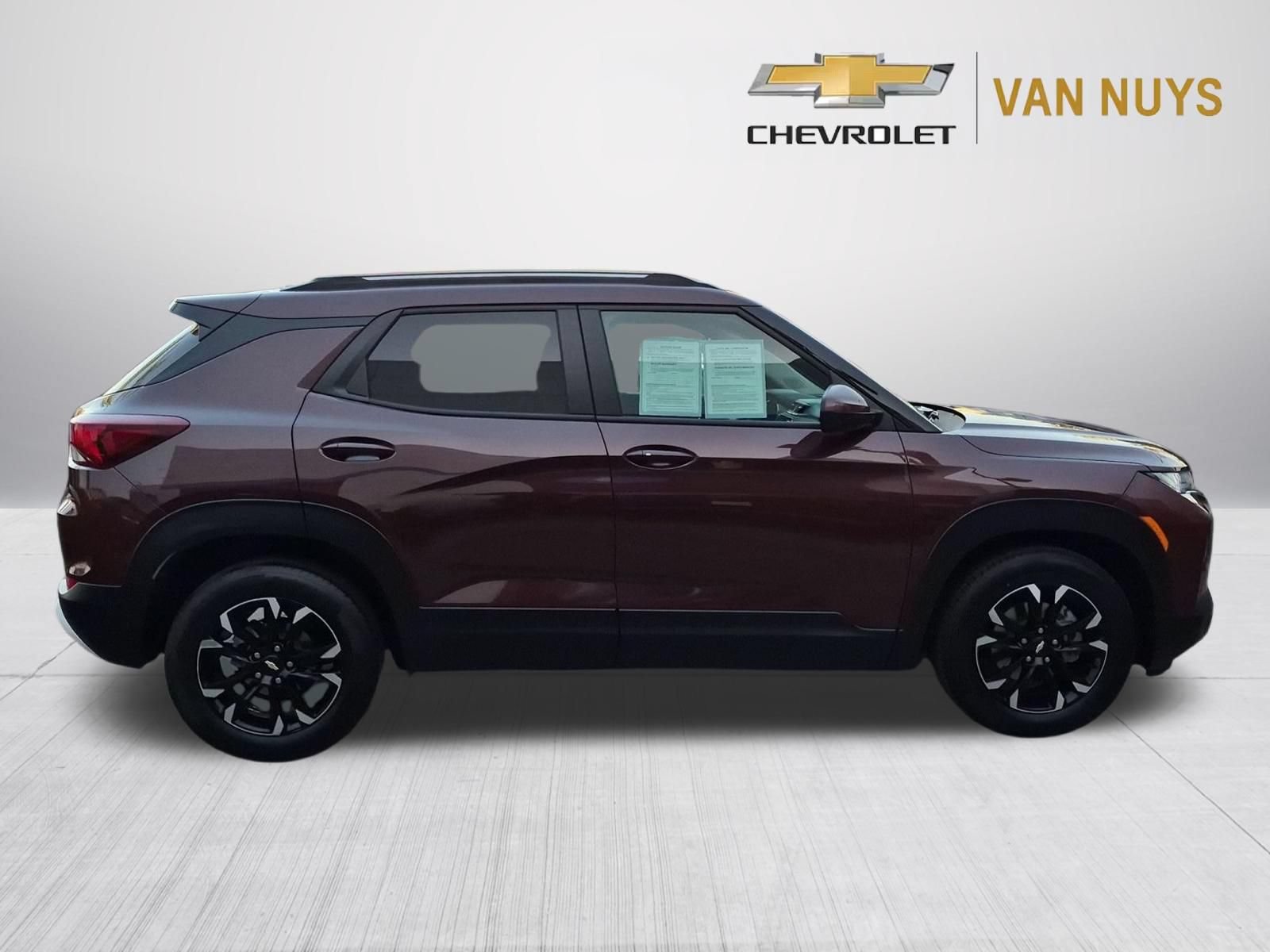 Used 2023 Chevrolet TrailBlazer LT w/ LPO, Blackout Package FWD image 4