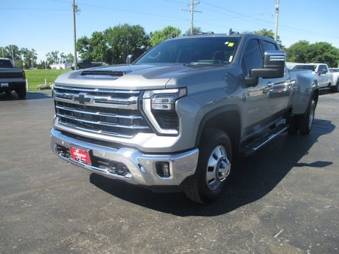 Used 2025 Chevrolet Silverado 3500 LTZ w/ LTZ Plus Package AWD/4WD image 13
