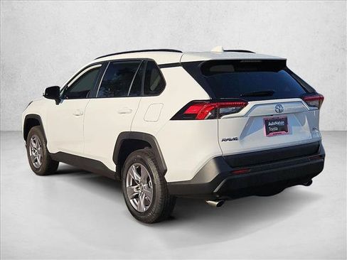 Used 2025 Toyota RAV4 XLE FWD image 8