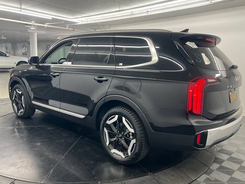 Used 2024 Kia Telluride S w/ S Sunroof Package FWD image 4