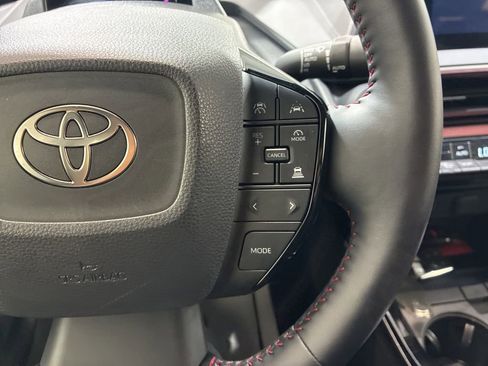 Used 2025 Toyota Prius Plug-In Hybrid FWD image 30
