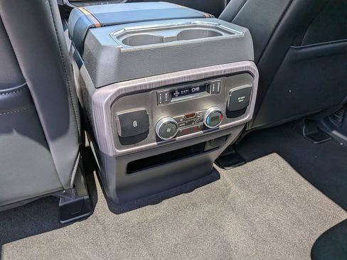 Used 2024 Ford Expedition Platinum AWD/4WD image 19