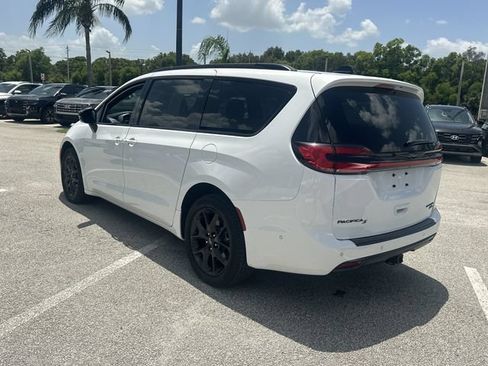 Used 2023 Chrysler Pacifica Limited w/ Uconnect Theater Family Group AWD/4WD image 8