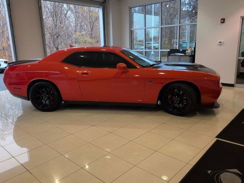 Used 2016 Dodge Challenger SRT Hellcat image 6