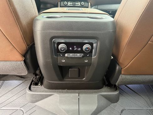 Used 2024 Chevrolet Tahoe High Country AWD/4WD image 25