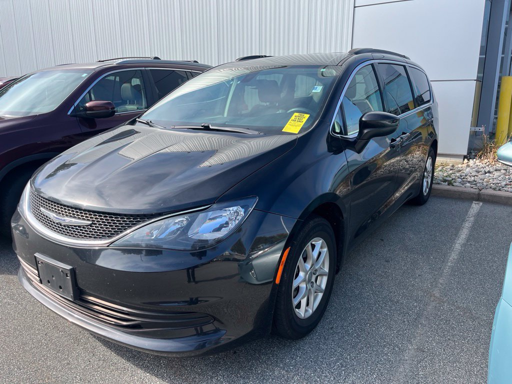 Used 2020 Chrysler Voyager Lxi FWD image 3
