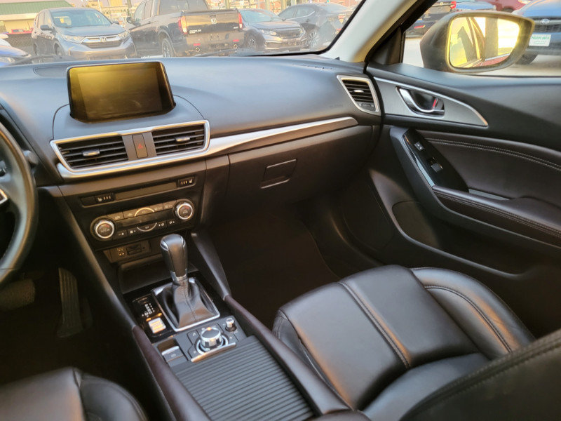 Used 2018 MAZDA MAZDA3 Touring FWD image 31