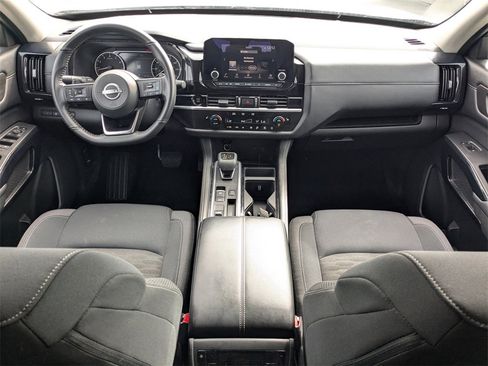 Used 2025 Nissan Pathfinder SV image 16