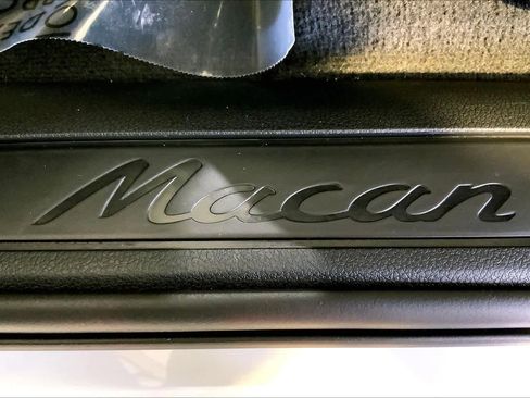 Used 2025 Porsche Macan image 19