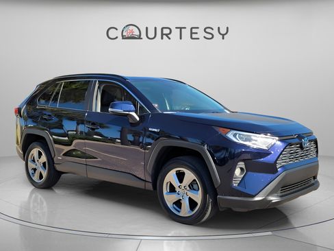 Used 2021 Toyota RAV4 XLE Premium image 7