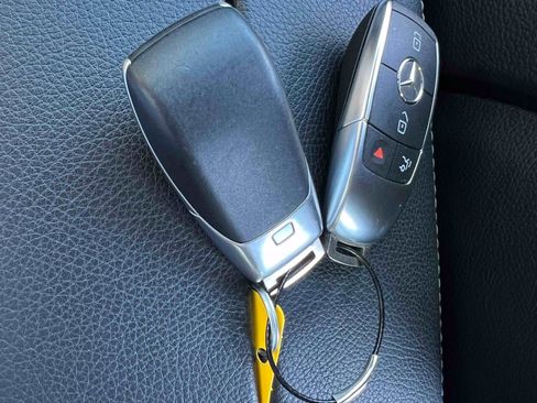 Used 2020 Mercedes-Benz GLC 300 4MATIC image 7