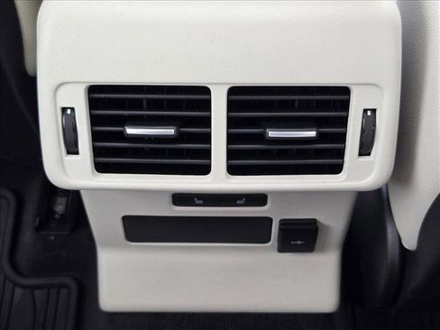 Certified 2023 Land Rover Range Rover Velar R-Dynamic S image 18