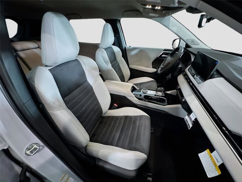 New 2026 Mitsubishi Outlander SE FWD image 21