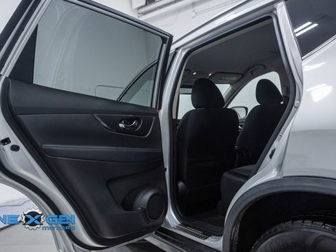 Used 2020 Nissan Rogue SV image 23