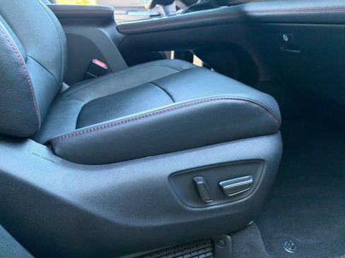 Used 2025 Toyota Sienna XSE w/ XSE Plus Package image 23