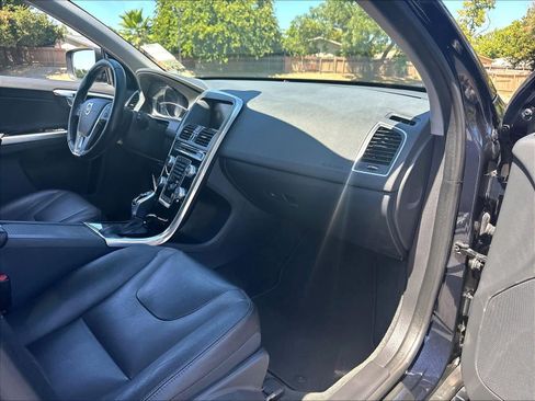 Used 2016 Volvo XC60 T5 Premier w/ Proximity Package FWD image 19