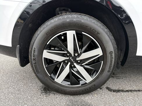 Used 2023 Kia Sorento S w/ Panoramic Sunroof Package image 18