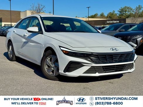 Certified 2025 Hyundai Elantra SE image 1